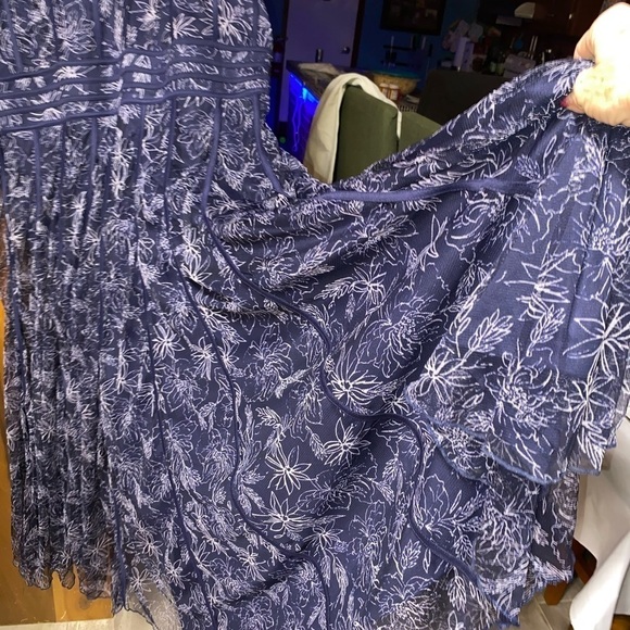 GorgeousBlue dress by Roamans SZ 26W pleated & Flowy on bottom Ruched at middle. - Picture 6 of 9